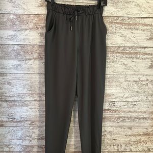 Lululemon Keep Moving Psnt Size 4 Graphite Gray